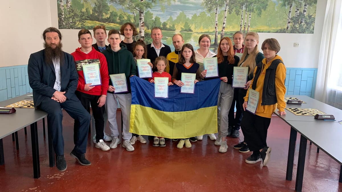 У Кам’янському пройшов сеанс одночасної гри у шашки з чемпіоном світу