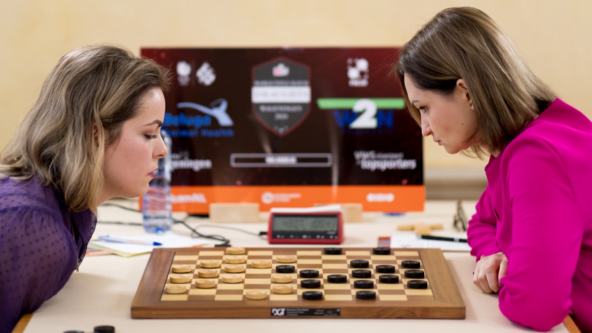 Мотрічко зрівняла рахунок у матчі, Анікєєв знову зіграв внічию у матчах за звання ЧС з шашок-100