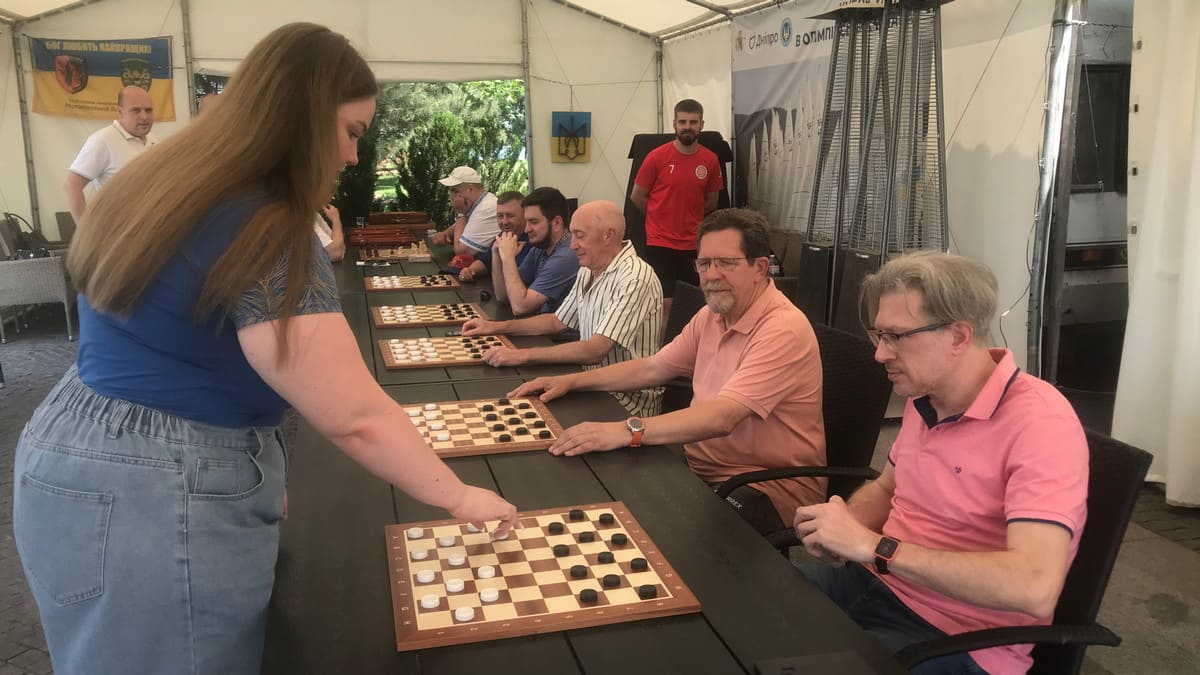 У Дніпрі грою у шашки відзначили День журналіста